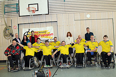 Rollstuhlbasketball-Team in der Sporthalle